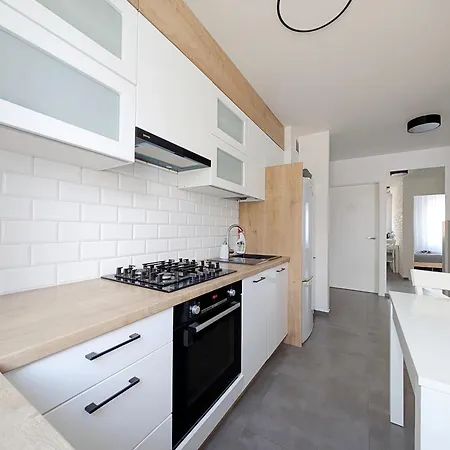 アパート Janowicza 24 *